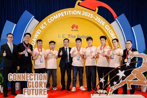 黄文俊公使与参加华为ICT大赛2025-2026全球总决赛的越南师生合影。（华为 供图）