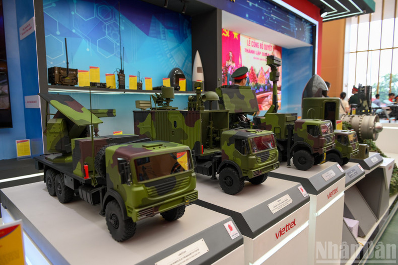 越南自主研制的现代化武器装备模型。 anh-6.jpg