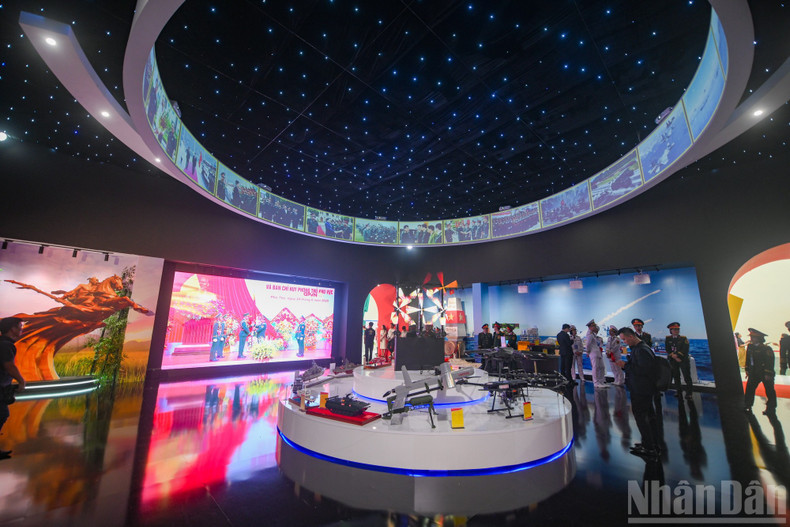 国防部展区以建造与发展为主题,规模面积达700平方米。 anh-7.jpg