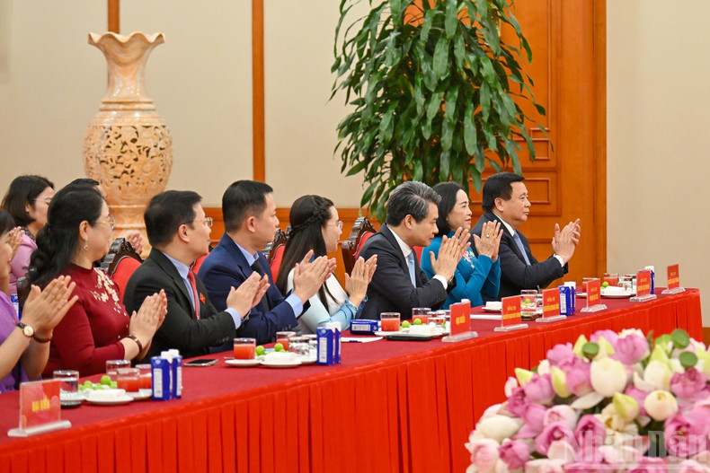 出席会见的各位代表。 anh-4-5210.jpg