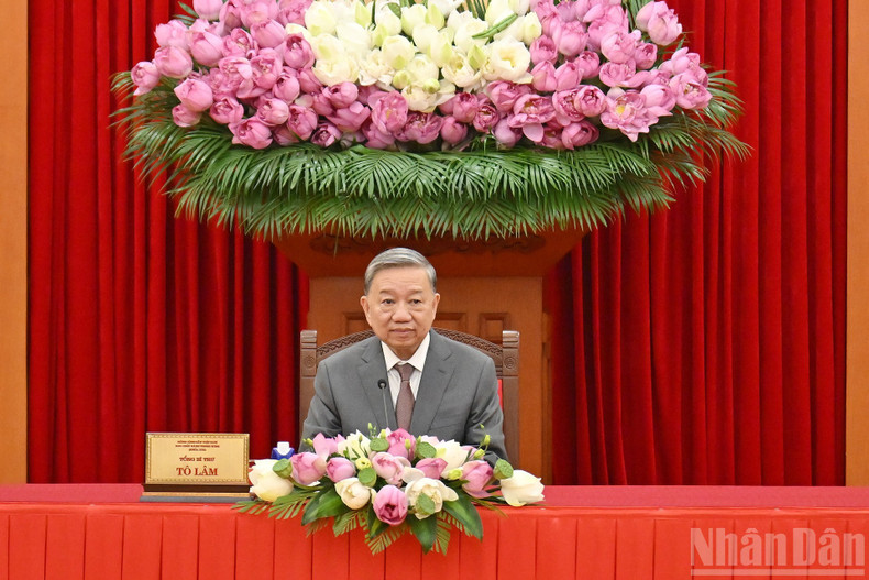 越共中央总书记苏林在会见中致辞。 anh-6-9656.jpg