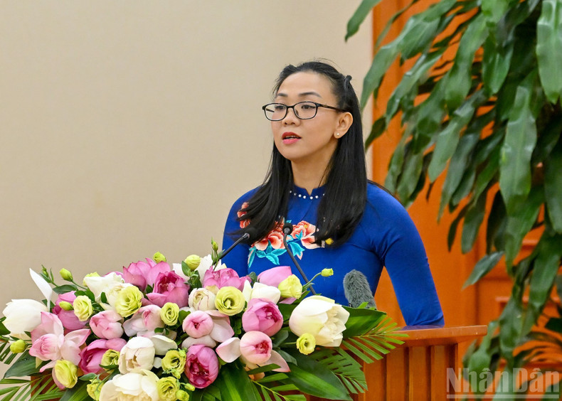 林同省国会代表郑秀英在会见中致辞。 anh-10-1783.jpg
