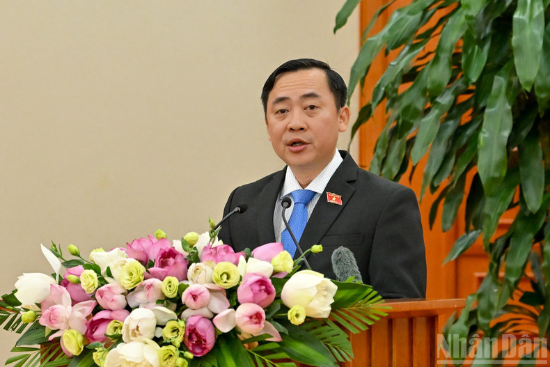 芹苴市国会代表陶志义在会见中致辞。 anh-8-5377.jpg