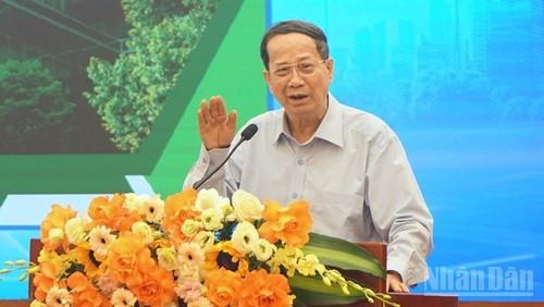 越南财政部价格市场研究院原院长吴志龙副教授、博士。 47tiensy.jpg