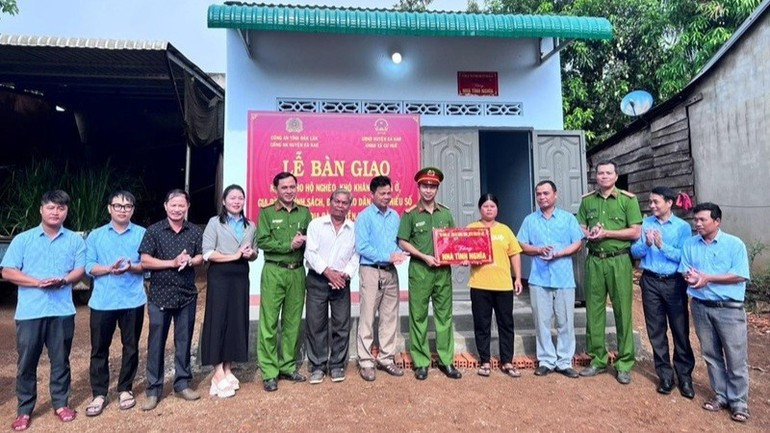 截至目前,得乐省已完成住房新建和维修支持工作,交付使用共8915间房屋,圆满完成既定计划任务。 1710dennay.jpg