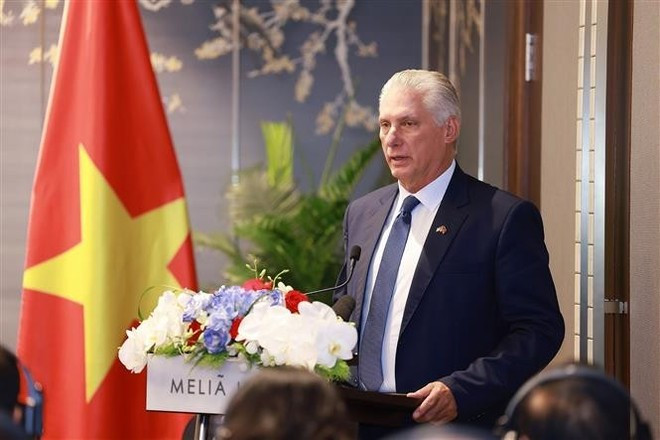 古共中央第一书记、古巴共和国主席米格尔·迪亚斯—卡内尔·贝穆德斯在会上致辞。(图片来源:越通社) 29bithu.jpg
