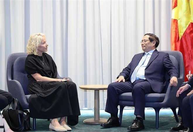 范明正总理会见H&M集团子公司SYRE集团董事长苏珊娜·坎贝尔(Susanna Campbell)。(图片来源:越通社) 136chinh2.jpg