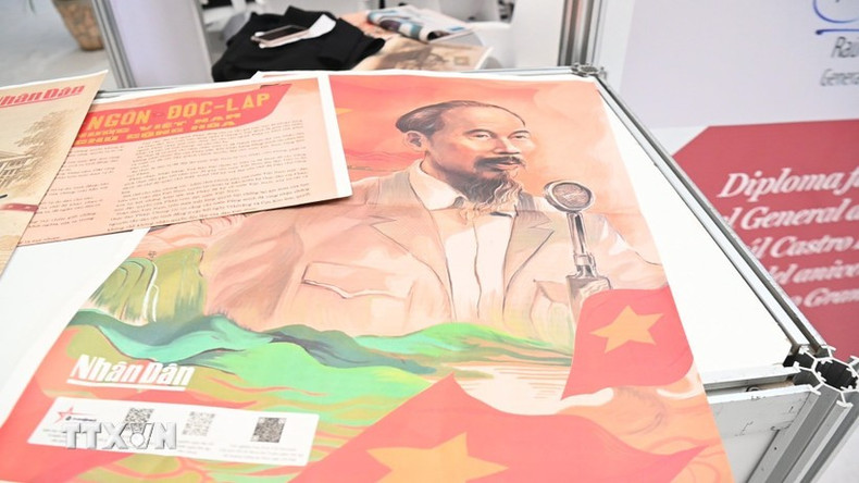 《格拉玛—起义青年报》国际报刊展展现越南历史与胡志明主席生平的出版物。(图片来源:越通社) 2010hoibao.jpg