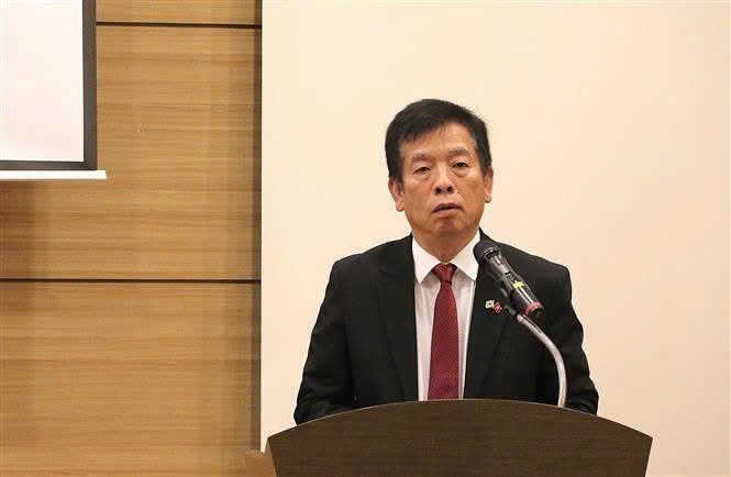 越南驻韩国大使武胡在会上致辞。(图片来源:越南驻韩国大使馆) 189vuho.jpg