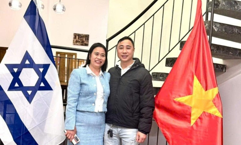 旅居以色列越南人协会主席张氏红和阮成龙先生。(图片来源:受访者提供) 266iseren.jpg