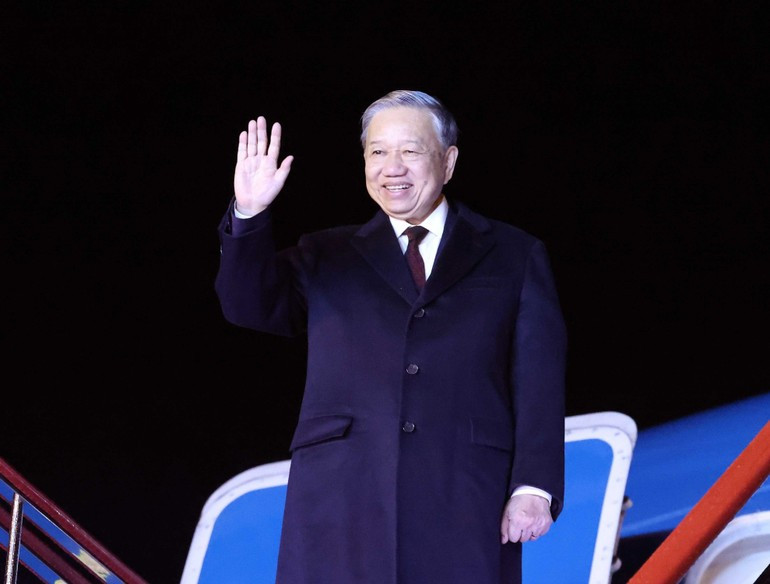 越共中央总书记苏林离开首都平壤,圆满结束对朝鲜进行国事访问并出席朝鲜劳动党建党80周年庆典之旅。 1110roibinhnhuong.jpg