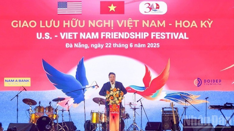 美国驻越南大使马克·纳珀(Marc Knapper)在活动上致辞。 236vietmy2.jpg