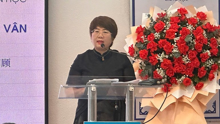 阮丽芝译者在研讨会上致辞。(秋香 摄) 3110dichgia.jpg