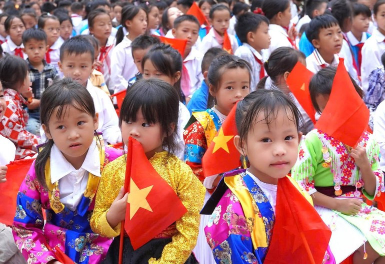 合并后,苗旺乡现有13所学校、217个班级,在校生近6510人,大多数为少数民族子女。 109khaigiang4.jpg
