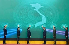 与会代表按下按钮，正式启动农产品溯源系统。