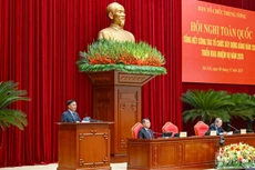 越共中央政治局委员、中央书记处常务书记陈锦秀发表指导性讲话。