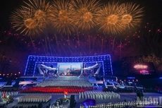 主题为“在党的光荣旗帜下"特别艺术晚会【组图】