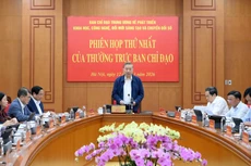 苏林总书记主持会议。