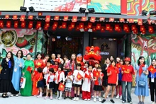 竹子越南语学校师生参加活动。