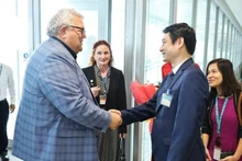 越南外交部副部长黎英俊欢迎新西兰议会议长格里·布朗利到访。