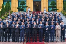 梁强主席和各位代表合影。