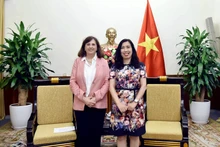 越南外交部副部长黎氏秋姮和欧盟对外行动署亚太总司副总司长帕姆帕罗尼。（图片来源：baoquocte.vn）