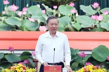 苏林总书记主持会议。