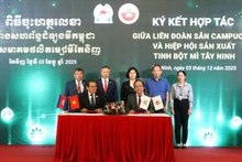 西宁木薯淀粉厂协会与柬埔寨木薯协会签署合作谅解备忘录。