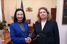 越南驻保加利亚大使阮氏明月会见保加利亚国会主席娜塔莉娅·基塞洛娃。（图片来源：越通社）