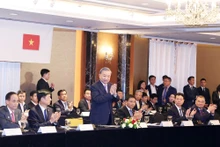 苏林总书记会见韩国一些大型集团领导。