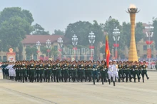 越南国庆80周年：越南人民军队战士在巴亭广场游行【组图】