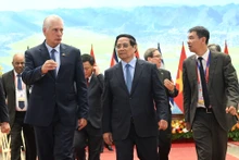 范明正总理和古巴共产党中央委员会第一书记、古巴共和国国家主席迪亚斯·卡内尔。