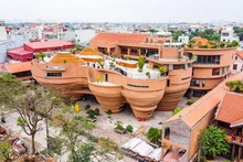 钵场陶瓷村一角。