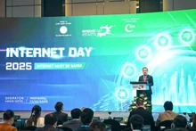 越南科技部副部长范德龙在活动上发表讲话。