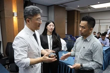 代表在研讨会上交流。