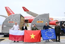 堤坝管理与防灾局12月28日收到波兰救援物资。（图片来源：越通社）