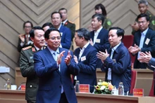 范明正总理出席会议。