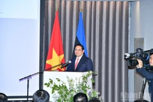 范明正总理在座谈会上发表讲话。