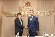 公安部长梁三光大将会见土耳其国防工业局局长哈鲁克·戈尔贡。(图片来源:bocongan.gov.vn)