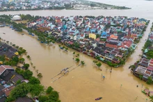 附图：暴雨洪水导致中部地区85间房屋受损，20454间房屋被淹。