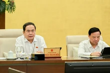 国会主席陈青敏主持会议。