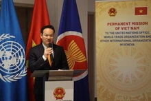 梅潘勇大使在座谈会上发表讲话。（图片来源：baomoi.com）