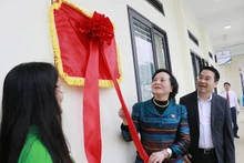 越南政府副总理范氏清茶出席老街省安沛坊阮惠高中学校STEM教育实验室落成仪式。（图片来源：越通社）