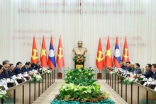 越共中央总书记苏林和老挝人革党中央总书记、国家主席通伦·西苏里共同主持了越南共产党与老挝人民革命党高层会晤。