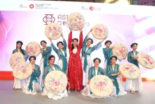 活动上的文艺节目。（图片来源：越通社）