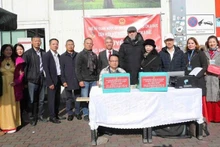 旅居德国越南人参加募捐活动，支援遭受越南第10号台风影响的国内同胞。