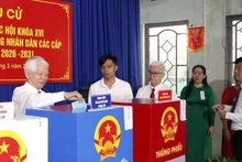 愿国家主席阮明哲和各位代表在胡志明市第26号投票区行驶公民权利。