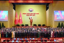 出席大会的党、国家领导合影。