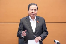 国会主席陈青敏主持会议。（图片来源：quohoi.vn）