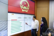 国会主席陈青敏在国家选举委员会检查选举工作。